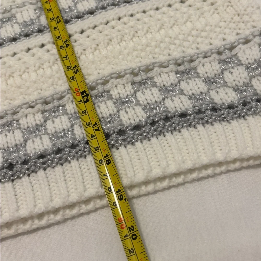 Laundry By Shelli Segal White and Silver fair isle Knit infinity neck Scarf NWT - Picture 6 of 11